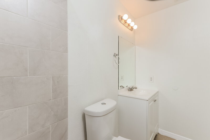2,420/Mo, 6088 Oak Royal Dr Lake Worth, FL 33463 Bathroom View