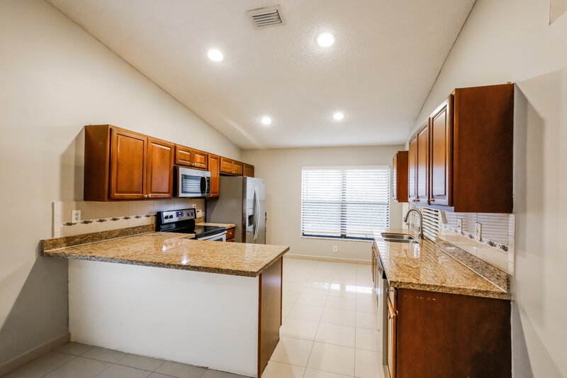 3,625/Mo, 14971 SW 46th Ter Miami, FL 33185 Kitchen View 2