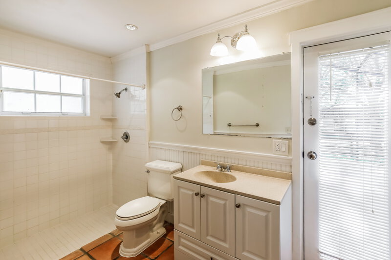 4,120/Mo, 5741 SW 162nd Ave Southwest Ranches, FL 33331 Main Bathroom View