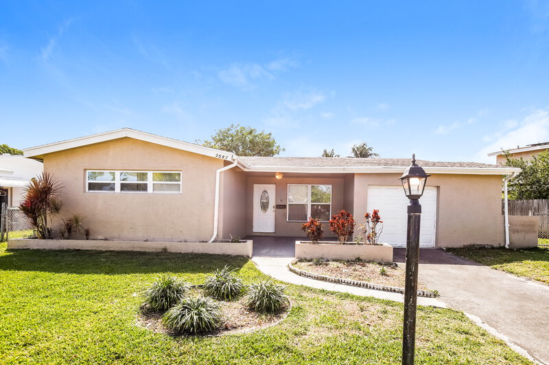 2,905/Mo, 3597 NW 37th Ave Lauderdale Lakes, FL 33309 External View