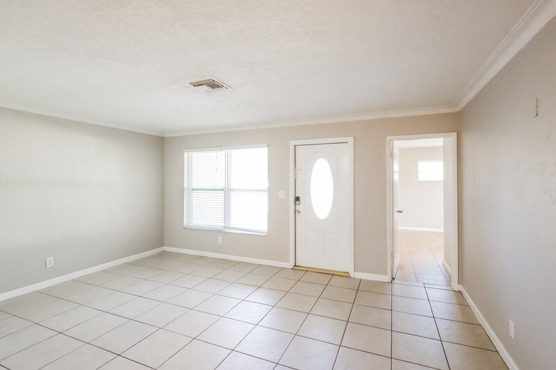 2,905/Mo, 3597 NW 37th Ave Lauderdale Lakes, FL 33309 Living Room View 2