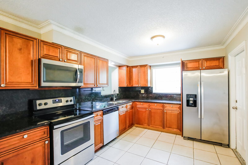 2,905/Mo, 3597 NW 37th Ave Lauderdale Lakes, FL 33309 Kitchen View