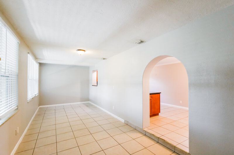 2,905/Mo, 3597 NW 37th Ave Lauderdale Lakes, FL 33309 Family Room View