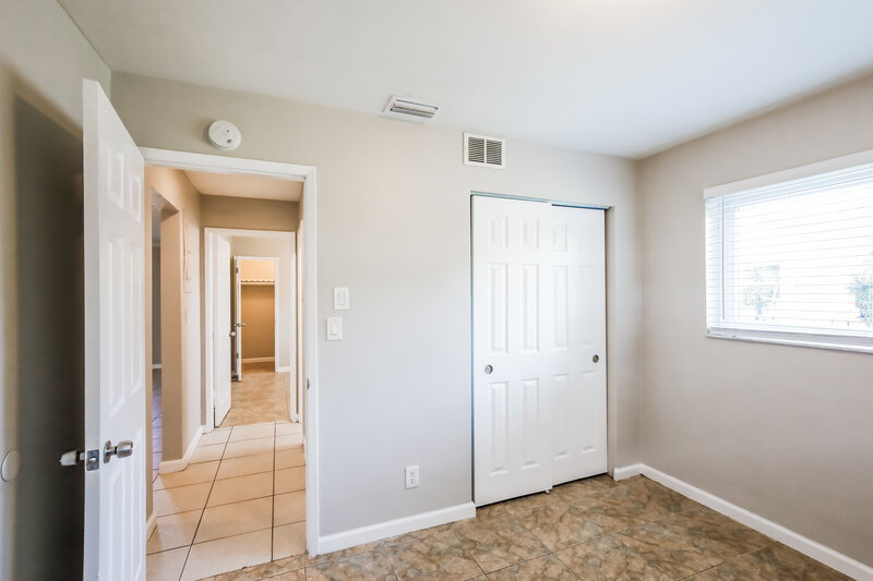 2,905/Mo, 3597 NW 37th Ave Lauderdale Lakes, FL 33309 Bedroom View 2