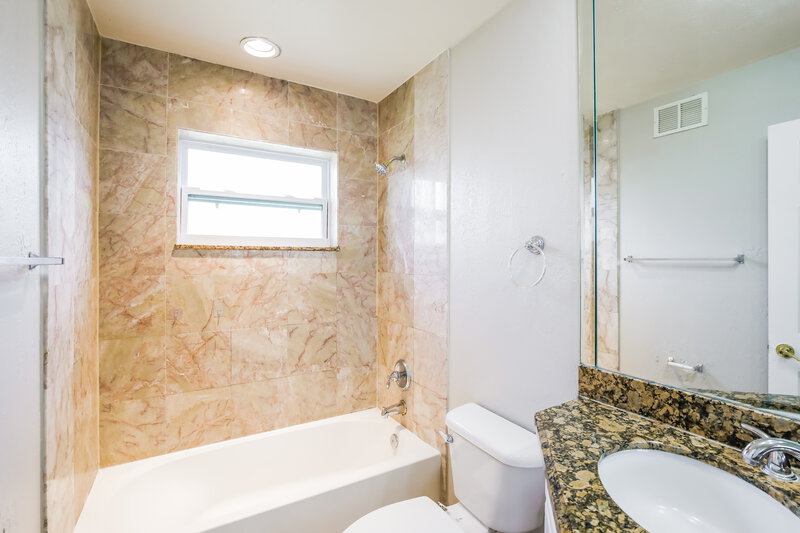 2,905/Mo, 3597 NW 37th Ave Lauderdale Lakes, FL 33309 Bathroom View