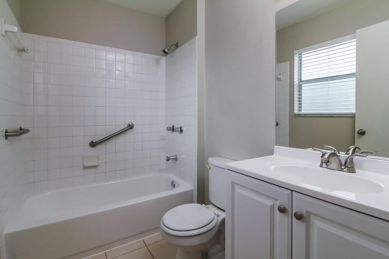 2,530/Mo, 4786 Arthur St Palm Beach Gardens, FL 33418 Master Bathroom View