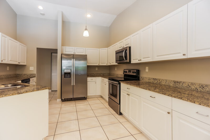4,830/Mo, 11920 NW 24th St Plantation, FL 33323 Kitchen View 2