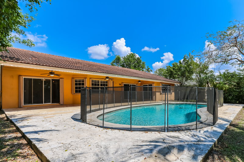 4,830/Mo, 11920 NW 24th St Plantation, FL 33323 Pool View