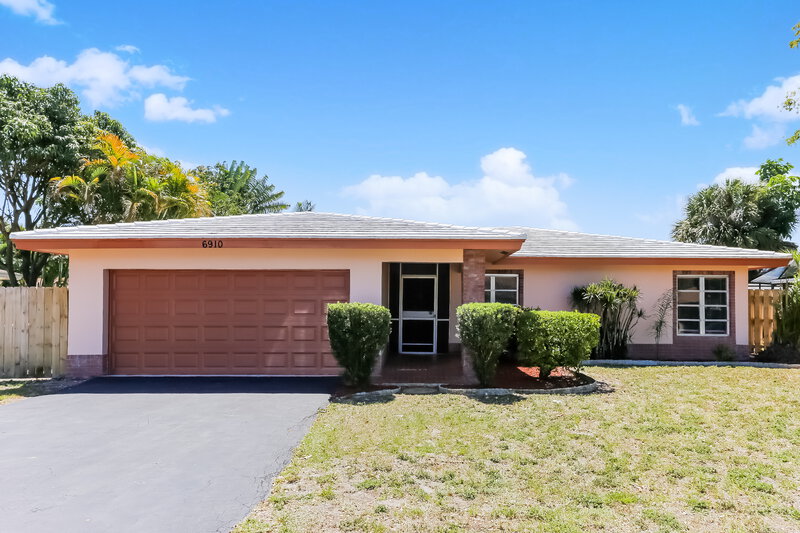 3,390/Mo, 6910 NW 84th St Tamarac, FL 33321 External View