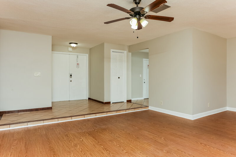 3,390/Mo, 6910 NW 84th St Tamarac, FL 33321 Living Room View 2