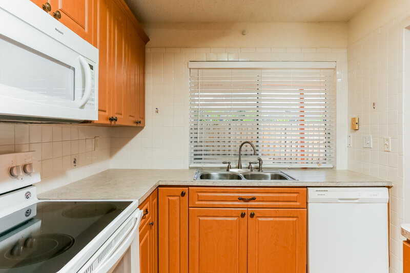 3,390/Mo, 6910 NW 84th St Tamarac, FL 33321 Kitchen View