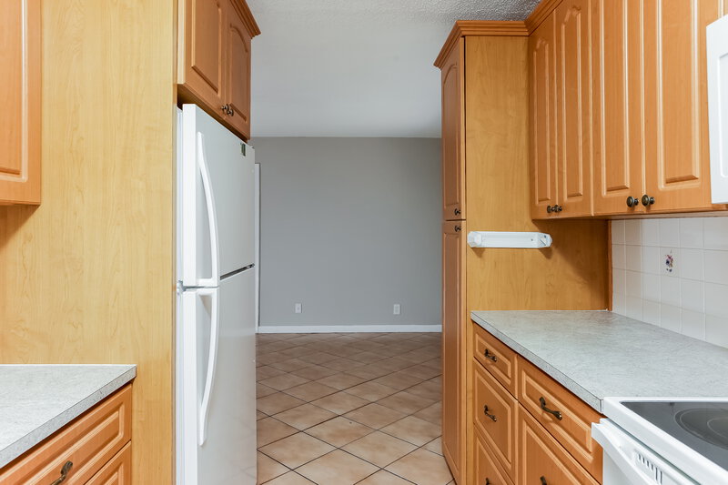 3,390/Mo, 6910 NW 84th St Tamarac, FL 33321 Kitchen View 2