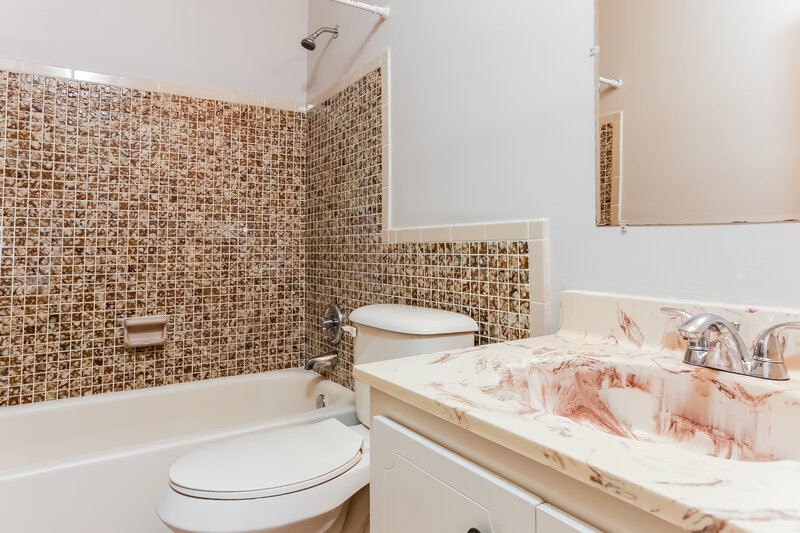 3,390/Mo, 6910 NW 84th St Tamarac, FL 33321 Main Bathroom View