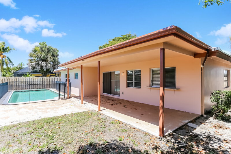 3,390/Mo, 6910 NW 84th St Tamarac, FL 33321 Rear View