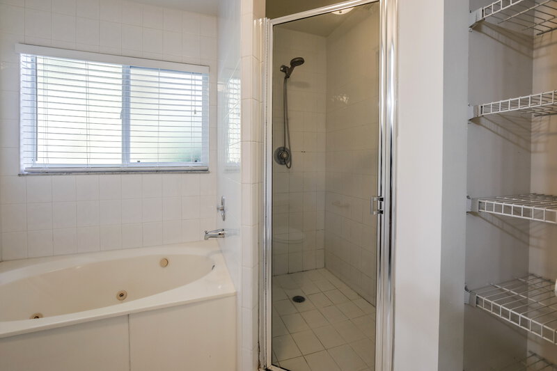3,520/Mo, 19711 Cutler Ct Cutler Bay, FL 33189 Main Bathroom View