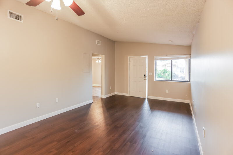 2,850/Mo, 2555 W 65th St Hialeah, FL 33016 Dining Room View