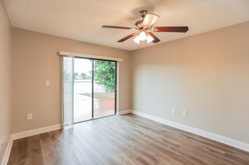 2,850/Mo, 2555 W 65th St Hialeah, FL 33016 Main Bedroom View