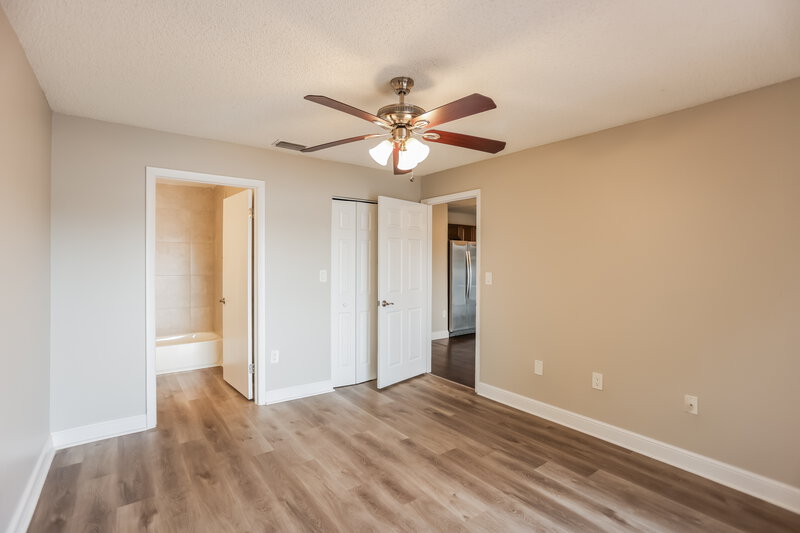 2,850/Mo, 2555 W 65th St Hialeah, FL 33016 Main Bedroom View 2