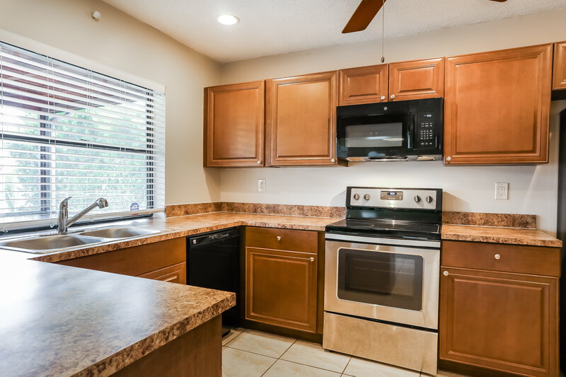 4,095/Mo, 10892 NW 21st St Coral Springs, FL 33071 Kitchen View