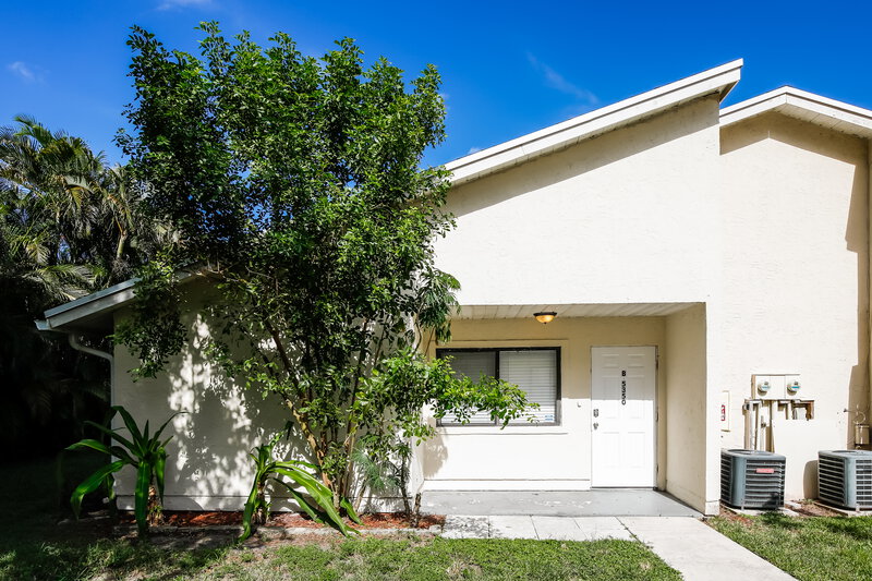 1,755/Mo, 5350 Elmhurst Rd Apt B West Palm Beach, FL 33417 External View