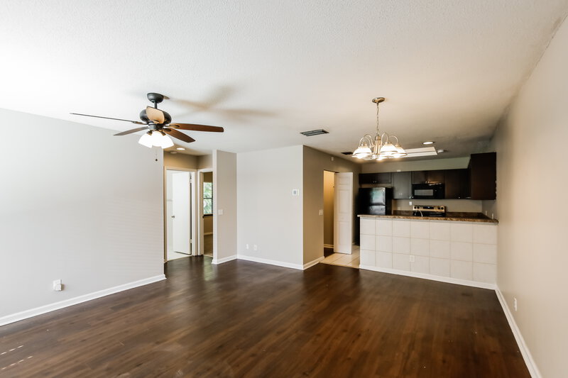 1,755/Mo, 5350 Elmhurst Rd Apt B West Palm Beach, FL 33417 Living Room View 2