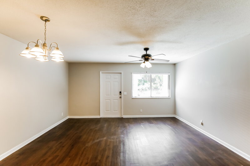 1,755/Mo, 5350 Elmhurst Rd Apt B West Palm Beach, FL 33417 Dining Room View