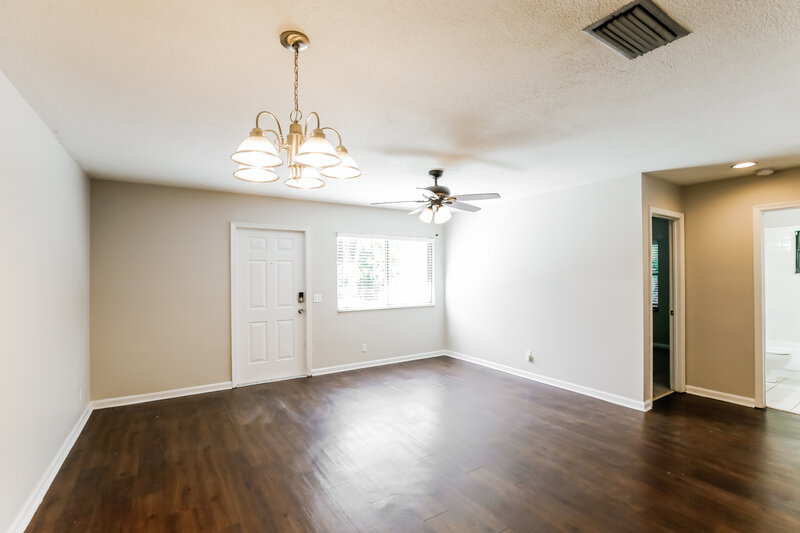1,755/Mo, 5350 Elmhurst Rd Apt B West Palm Beach, FL 33417 Dining Room View 2