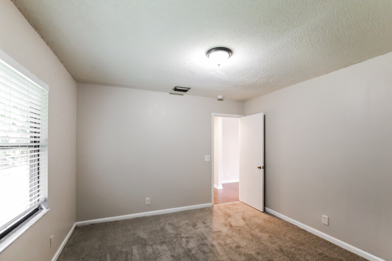 1,755/Mo, 5350 Elmhurst Rd Apt B West Palm Beach, FL 33417 Main Bedroom View