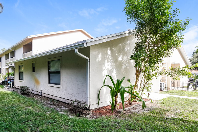1,755/Mo, 5350 Elmhurst Rd Apt B West Palm Beach, FL 33417 Rear View
