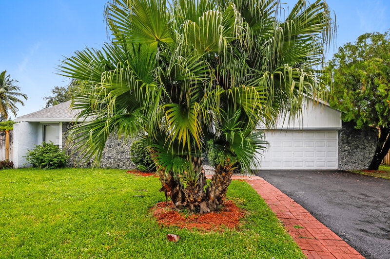 3,310/Mo, 4790 NW 85th Ave Lauderhill, FL 33351 External View