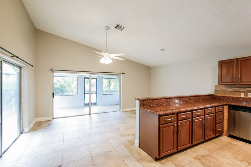 3,310/Mo, 4790 NW 85th Ave Lauderhill, FL 33351 Kitchen View