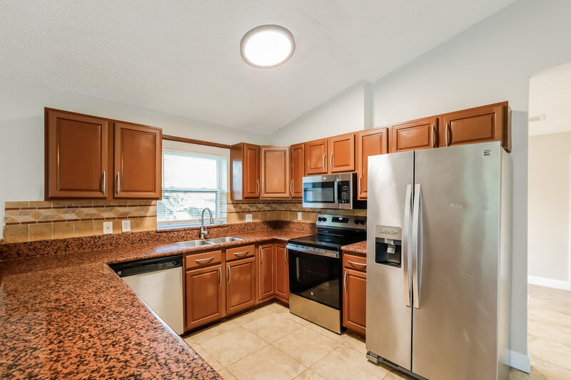3,310/Mo, 4790 NW 85th Ave Lauderhill, FL 33351 Kitchen View 2