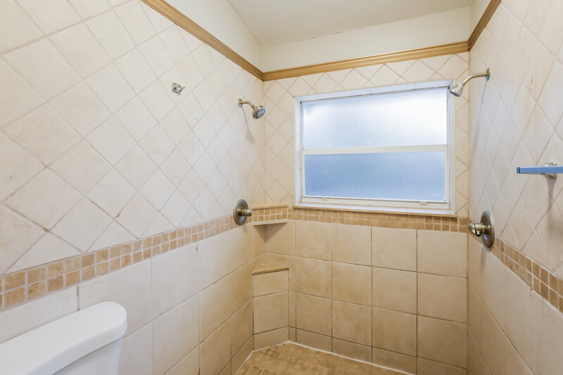 3,310/Mo, 4790 NW 85th Ave Lauderhill, FL 33351 Main Bathroom View