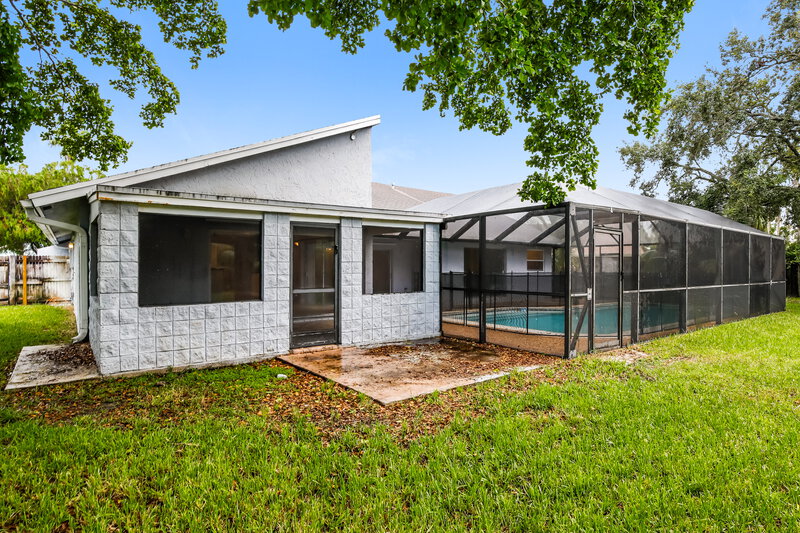3,310/Mo, 4790 NW 85th Ave Lauderhill, FL 33351 Rear View