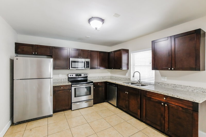 3,155/Mo, 3291 NW 65th St Fort Lauderdale, FL 33309 Kitchen View