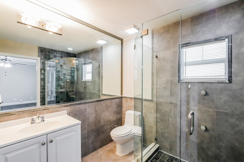 3,155/Mo, 3291 NW 65th St Fort Lauderdale, FL 33309 Main Bathroom View