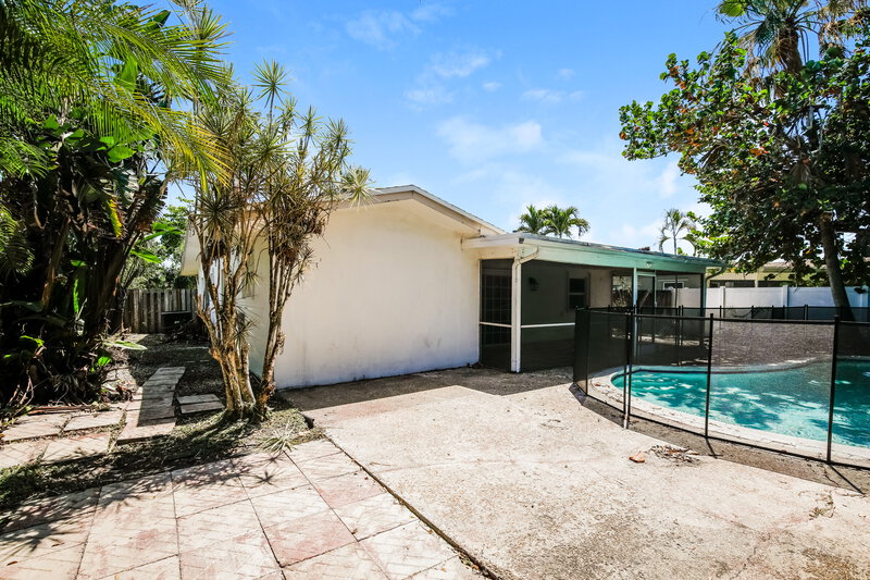 3,155/Mo, 3291 NW 65th St Fort Lauderdale, FL 33309 Rear View