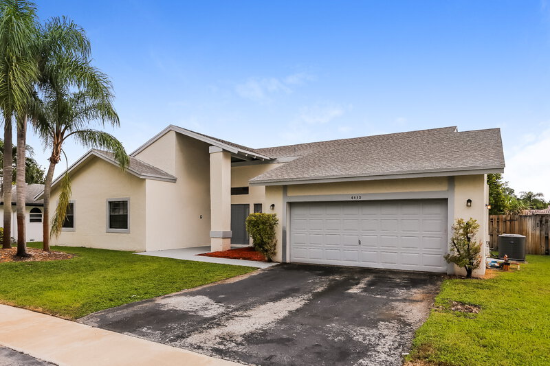 4,045/Mo, 4430 NW 65th Ter Lauderhill, FL 33319 Front View
