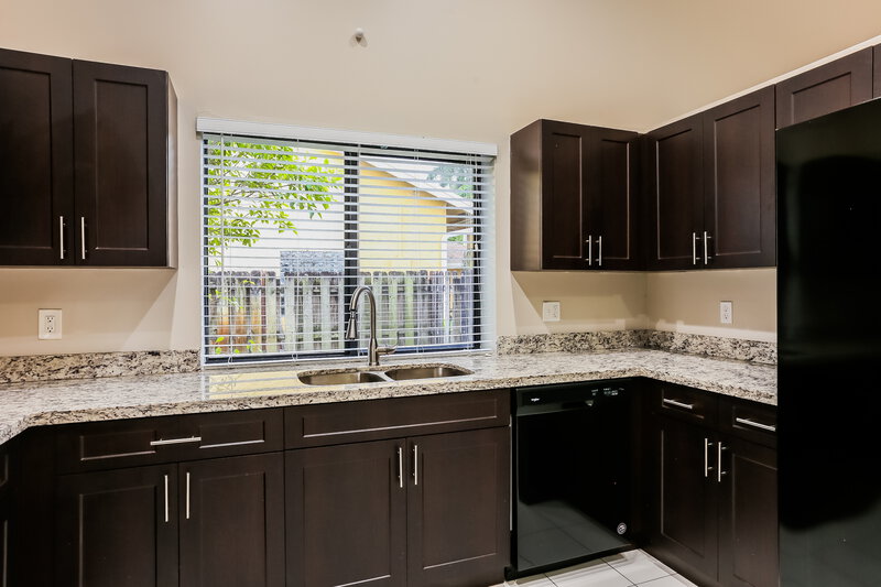4,045/Mo, 4430 NW 65th Ter Lauderhill, FL 33319 Kitchen View 2