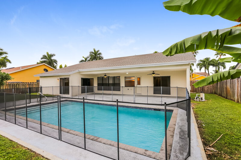 4,045/Mo, 4430 NW 65th Ter Lauderhill, FL 33319 Rear View