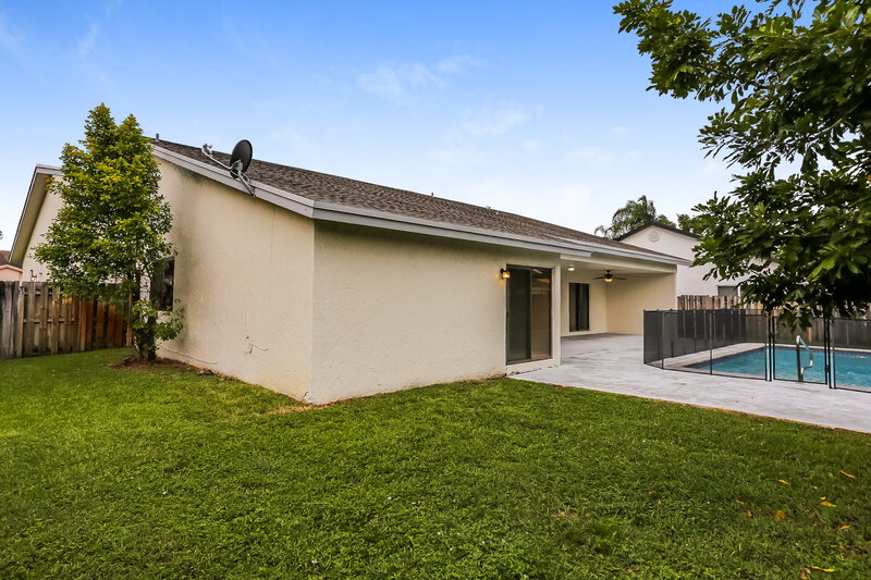 4,045/Mo, 4430 NW 65th Ter Lauderhill, FL 33319 Rear View 2