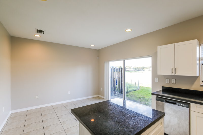 2,180/Mo, 1547 SE 31st Ct Homestead, FL 33035 Kitchen View