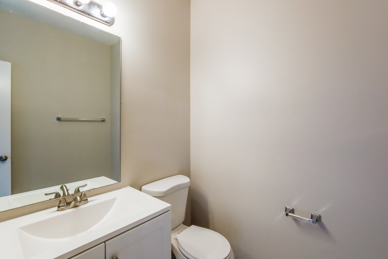2,180/Mo, 1547 SE 31st Ct Homestead, FL 33035 Bathroom View 2