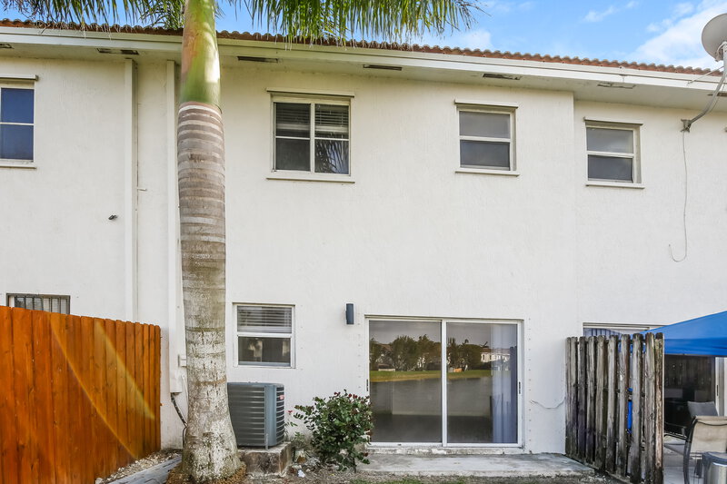 2,180/Mo, 1547 SE 31st Ct Homestead, FL 33035 Rear View