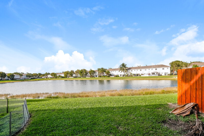 2,180/Mo, 1547 SE 31st Ct Homestead, FL 33035 Rear View 2
