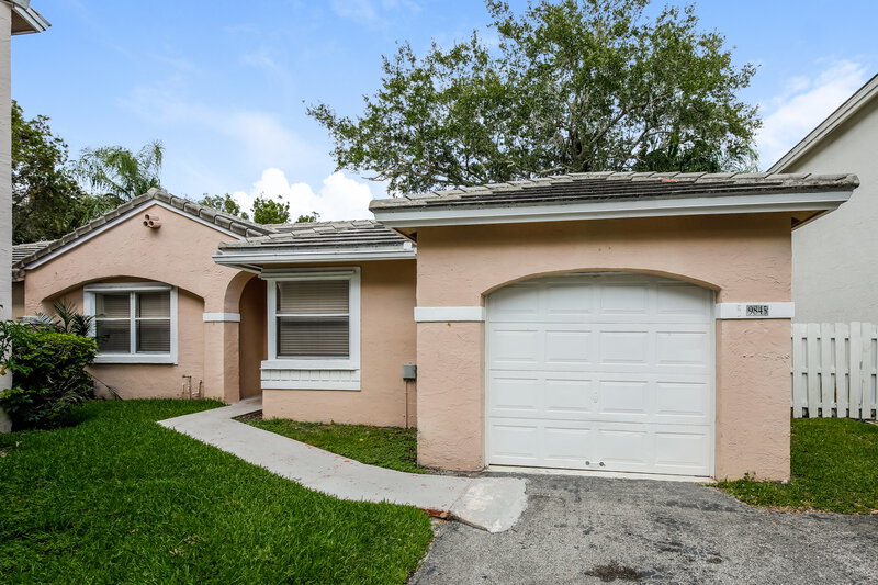 2,685/Mo, 9845 NW 9th Ct Plantation, FL 33324 External View