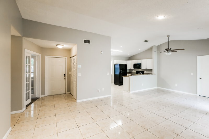 2,685/Mo, 9845 NW 9th Ct Plantation, FL 33324 Living Room View 2
