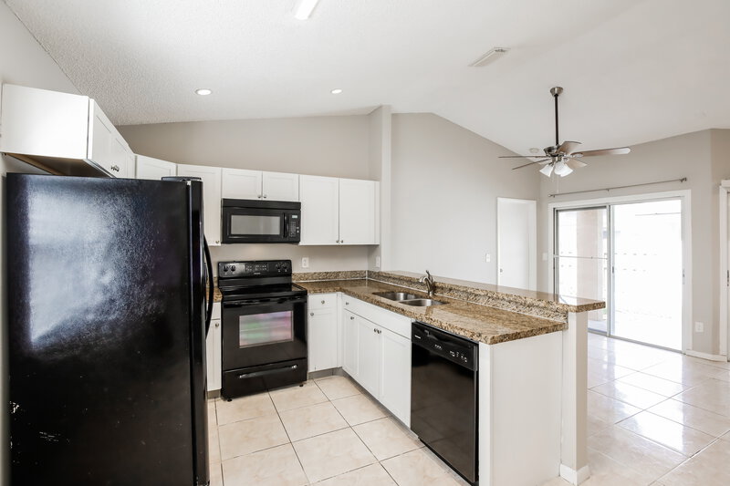 2,685/Mo, 9845 NW 9th Ct Plantation, FL 33324 Kitchen View