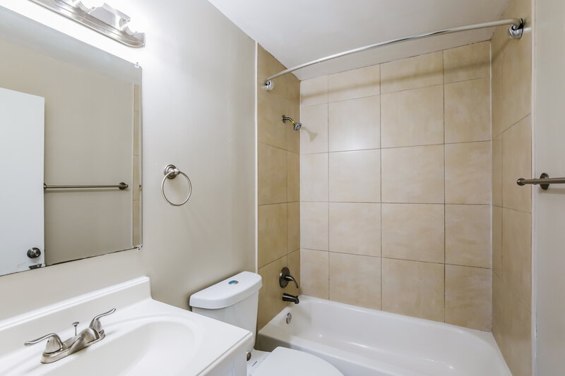 3,425/Mo, 16561 NW 9th St Pembroke Pines, FL 33028 Bathroom View