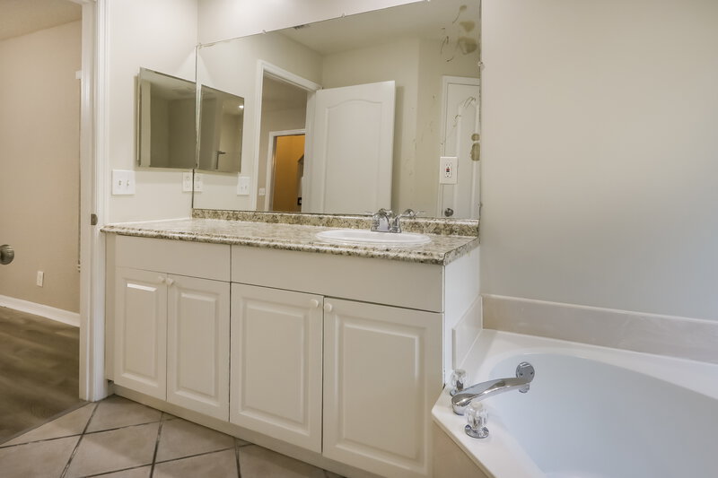 3,300/Mo, 16736 83rd Pl N Loxahatchee, FL 33470 Main Bathroom View